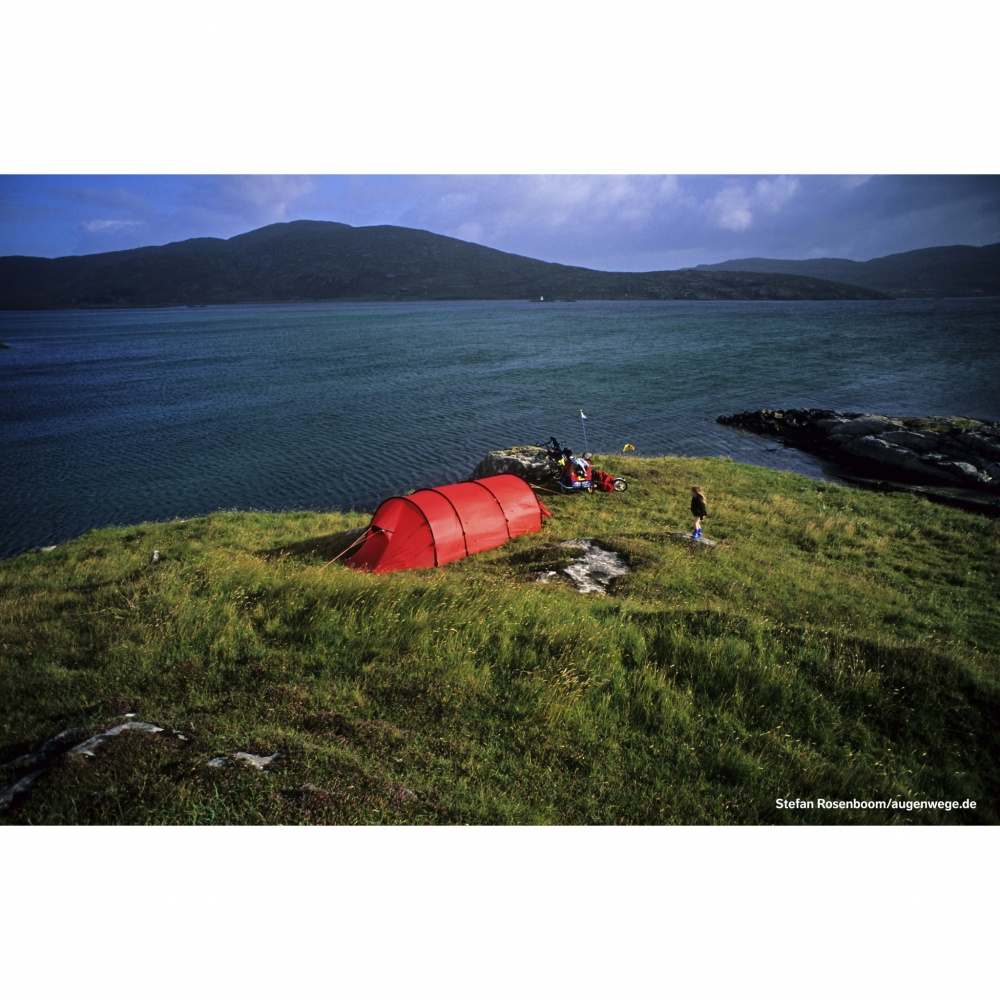 Hilleberg Keron 3 GT I fjällmiljö är ett  tunneltält i Black Label-serien 