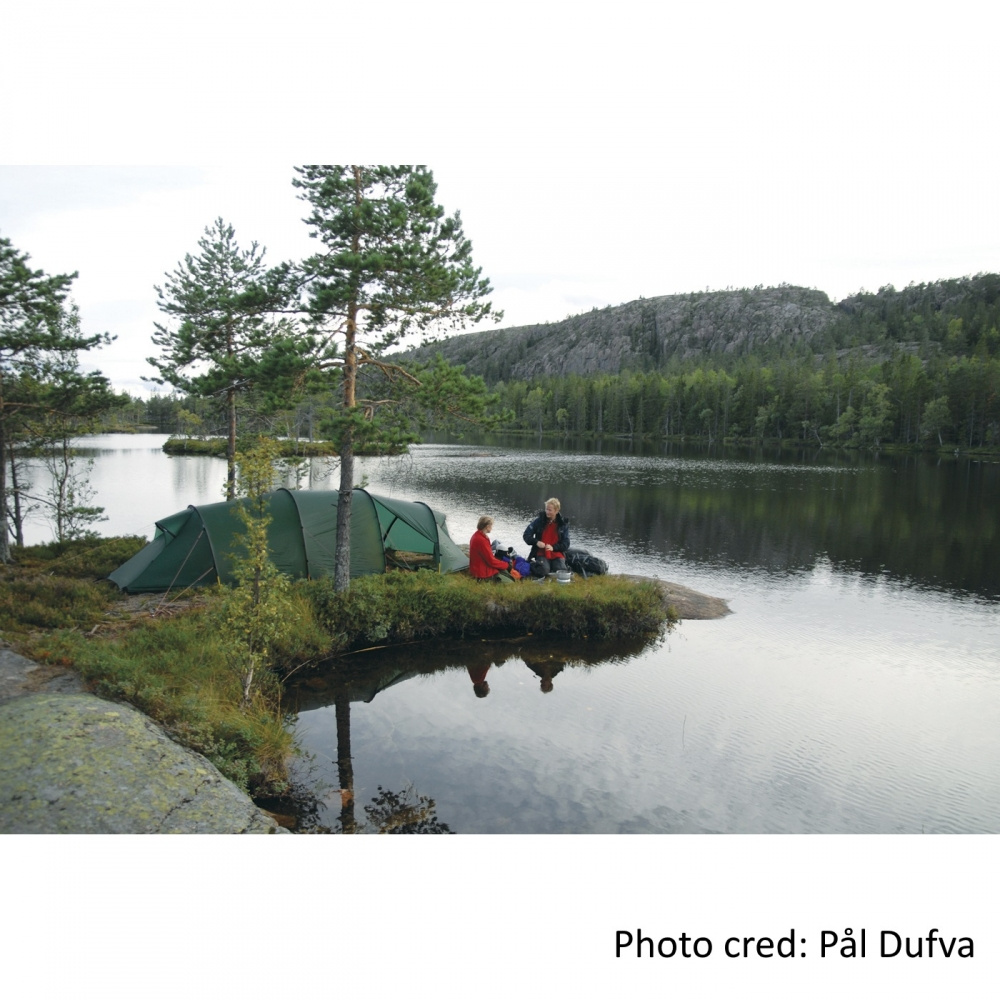 Hilleberg Kaitum 3 GT uppställt vid en sjö