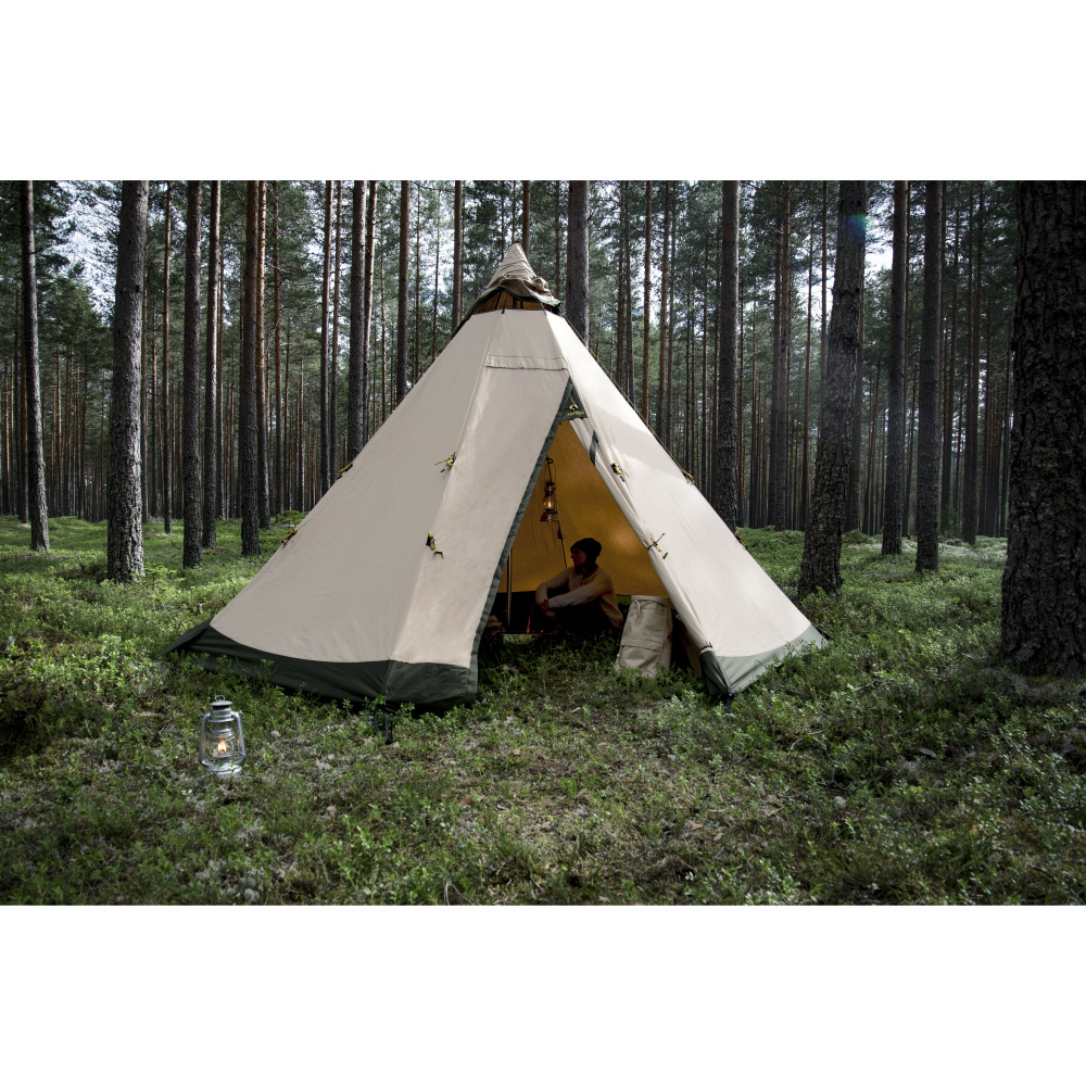 Tentipi Safir 7 Eco tältkåta i skogsmiljö