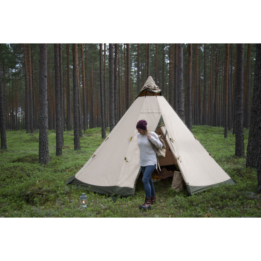 Tentipi Safir 7 Eco tältkåta i skogsmiljö